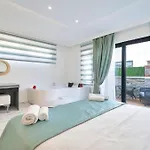 Private With Pool In Fethiye, Close To The Coastal Walkway, In The Center 페티예