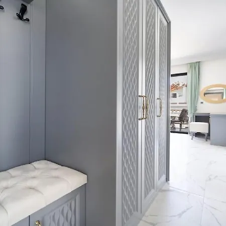 Private With Pool In Fethiye, Close To The Coastal Walkway, In The Center Vilă