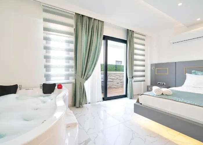 Private With Pool In Fethiye, Close To The Coastal Walkway, In The Center Вилла *