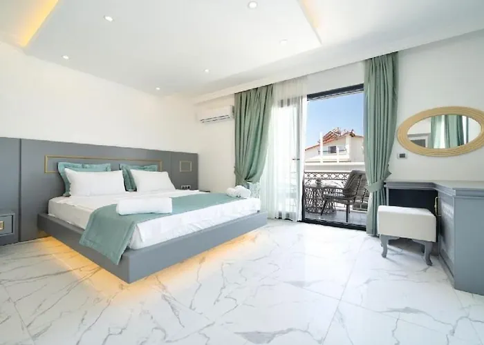 Private With Pool In Fethiye, Close To The Coastal Walkway, In The Center Фетхие