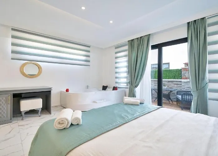 Private With Pool In Fethiye, Close To The Coastal Walkway, In The Center Фетхие