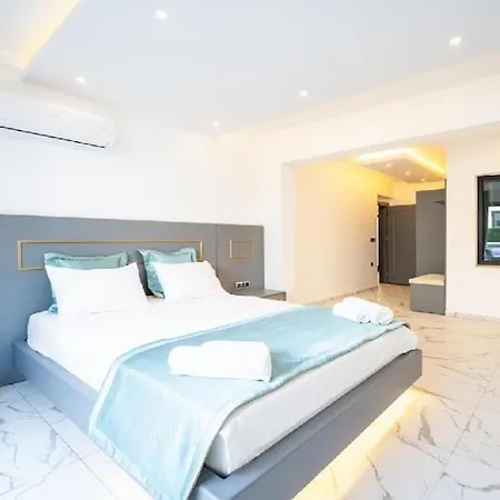 Villa Private With Pool In Fethiye, Close To The Coastal Walkway, In The Center